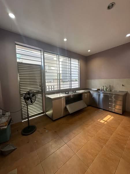 Link Bungalow for Sale in Taman Gaya (Ulu Tiram) - Terence Tan - Kitchen - PropertyGuru.com.my