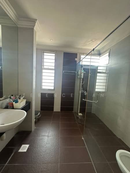Link Bungalow for Sale in Taman Gaya (Ulu Tiram) - Terence Tan - Bathroom - PropertyGuru.com.my