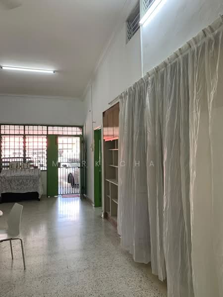 Rumah Teres 1 Tingkat untuk Disewa di Taman Pelangi (Johor Bahru) - Mark Chai - Entrance - PropertyGuru.com.my