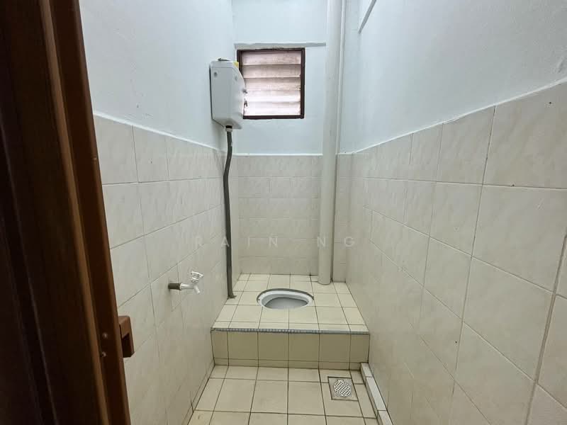 Apartment for Sale at Melawis Apartment - Rain Ng - Bathroom - PropertyGuru.com.my