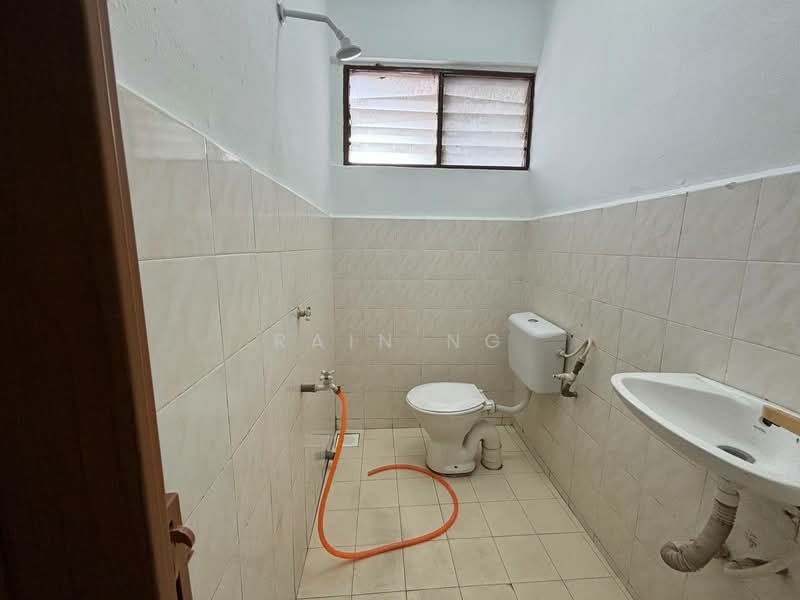 Apartment for Sale at Melawis Apartment - Rain Ng - Bathroom - PropertyGuru.com.my