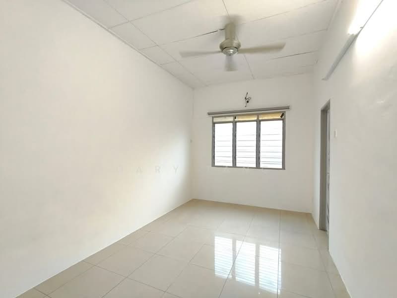 Rumah Teres 2 Tingkat untuk Dijual di Taman Tasek (Ipoh) - Gary Tang - Living Room - PropertyGuru.com.my