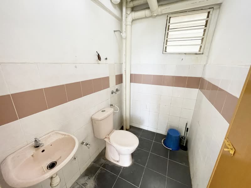 Apartment for Rent at Apartment Taman Topaz - Eiffel Lai - Bathroom - PropertyGuru.com.my