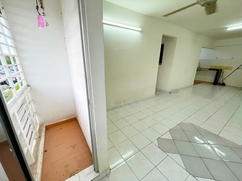 Apartment for Rent at Apartment Taman Topaz - Eiffel Lai - Balcony - PropertyGuru.com.my