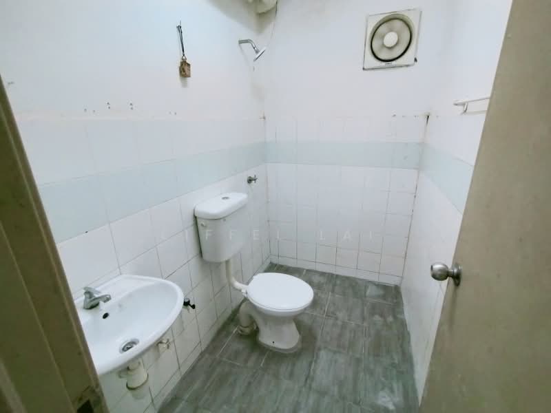 Apartment for Rent at Apartment Taman Topaz - Eiffel Lai - Bathroom - PropertyGuru.com.my