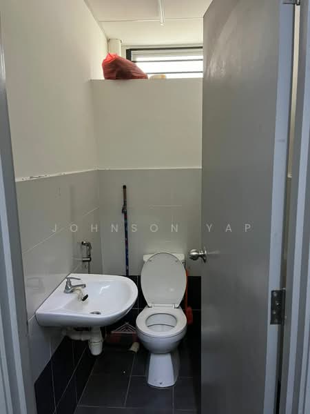 Kedai / Pejabat untuk Disewa di Bandar Indahpura (Kulai) - Johnson Yap - Bathroom - PropertyGuru.com.my