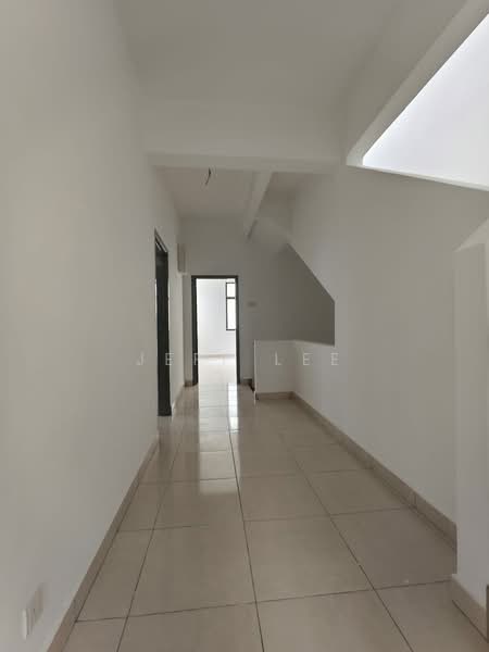 Semi-Detached House for Sale in Taman Mutiara Mas (Skudai) - Jeff Lee - Corridor - PropertyGuru.com.my