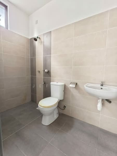 Semi-Detached House for Sale in Taman Mutiara Mas (Skudai) - Jeff Lee - Bathroom - PropertyGuru.com.my