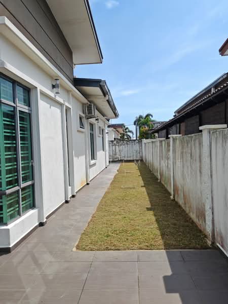 Bungalow for Sale in Alor Gajah (Melaka) - Angie Lim Mei Mei - Exterior - PropertyGuru.com.my