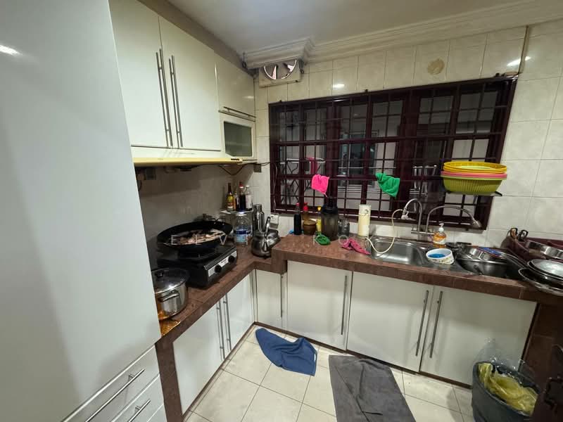 2-storey Terraced House for Sale in TAMAN PUCHONG UTAMA (Puchong) - Elvis Kok - Kitchen - PropertyGuru.com.my
