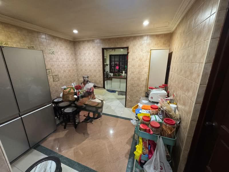 2-storey Terraced House for Sale in TAMAN PUCHONG UTAMA (Puchong) - Elvis Kok - Kitchen - PropertyGuru.com.my