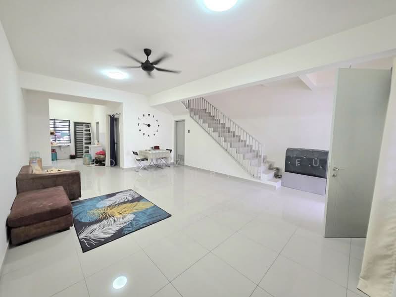 Rumah Teres 2 Tingkat untuk Dijual di Sepang (Selangor) - Mohd Aizat Saiful Bahri - Living Room - PropertyGuru.com.my