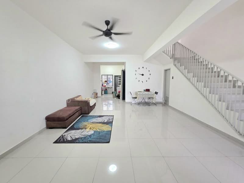 Rumah Teres 2 Tingkat untuk Dijual di Sepang (Selangor) - Mohd Aizat Saiful Bahri - Living Room - PropertyGuru.com.my