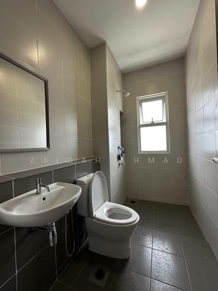 Rumah Teres 2 Tingkat untuk Dijual di Taman Sepang (Sepang) - Zaidah Ahmad - Bathroom - PropertyGuru.com.my