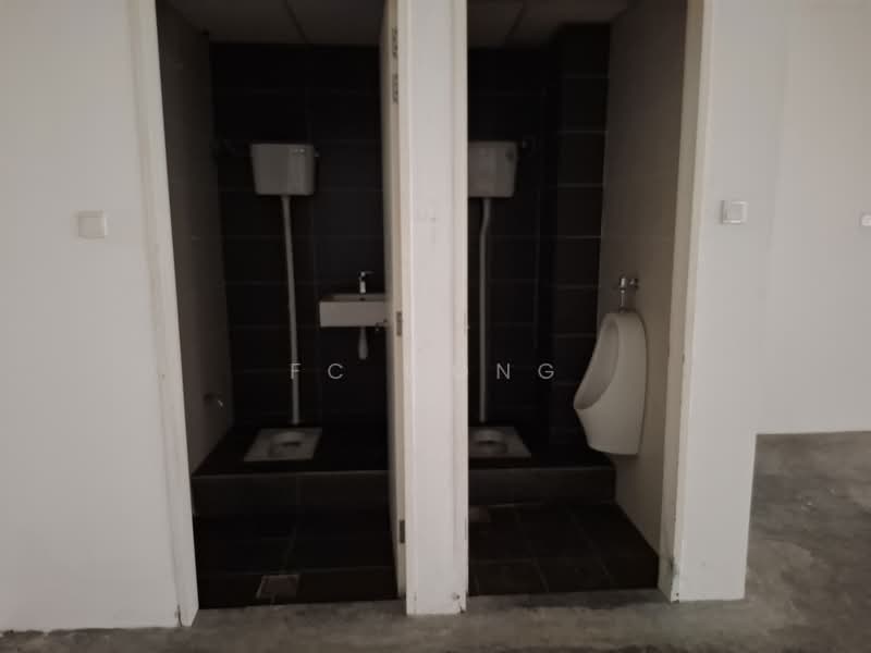Shop for Rent in BANDAR PUCHONG JAYA (Puchong) - FC Wong - Bathroom - PropertyGuru.com.my