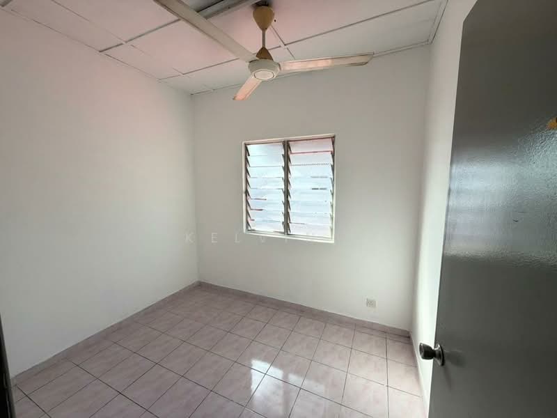 2-storey Terraced House for Sale in Bandar Bukit Beruntung (Bukit Beruntung) - Kelvin . - Bedroom - PropertyGuru.com.my
