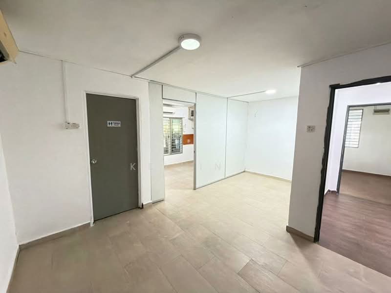 2-storey Terraced House for Sale in Bandar Bukit Beruntung (Bukit Beruntung) - Kelvin . - Interior - PropertyGuru.com.my