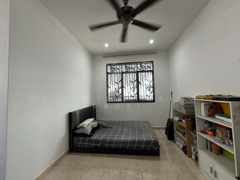 Semi-Detached House for Sale in Taman Kajang Impian (Kajang) - Mohd Aizat Saiful Bahri - Bedroom - PropertyGuru.com.my
