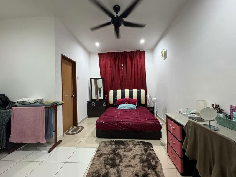 Semi-Detached House for Sale in Taman Kajang Impian (Kajang) - Mohd Aizat Saiful Bahri - Bedroom - PropertyGuru.com.my