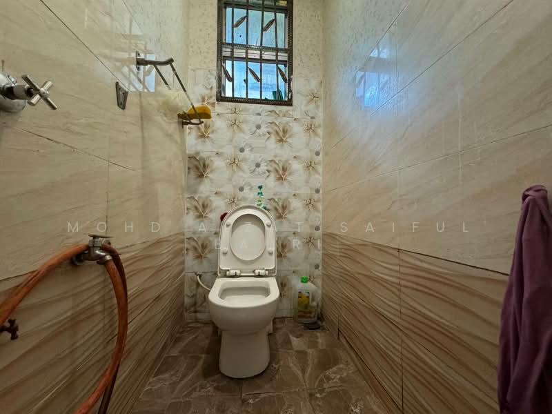 Semi-Detached House for Sale in Taman Kajang Impian (Kajang) - Mohd Aizat Saiful Bahri - Bathroom - PropertyGuru.com.my