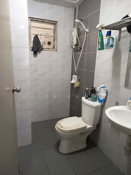 Pangsapuri untuk Dijual di Larai Apartment Presint 6 @ Putrajaya - Azira Ahmad - Bathroom - PropertyGuru.com.my