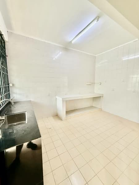2-storey Terraced House for Sale in Taman Johor Jaya (Johor Bahru) - Siow Yan Er - Kitchen - PropertyGuru.com.my