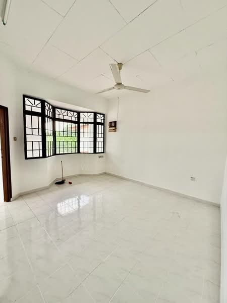 2-storey Terraced House for Sale in Taman Johor Jaya (Johor Bahru) - Siow Yan Er - Living Room - PropertyGuru.com.my