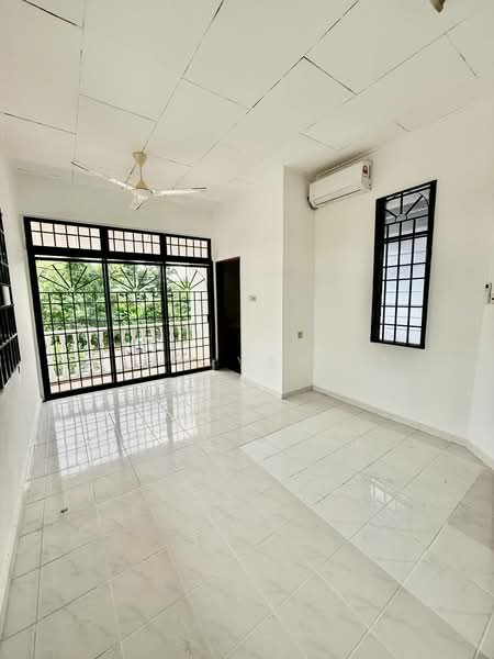 2-storey Terraced House for Sale in Taman Johor Jaya (Johor Bahru) - Siow Yan Er - Living Room - PropertyGuru.com.my