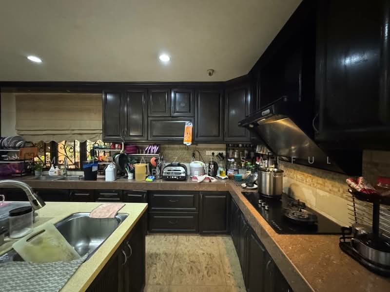 2-storey Terraced House for Sale in Usj 11 (Subang Jaya) - Mohd Aizat Saiful Bahri - Kitchen - PropertyGuru.com.my