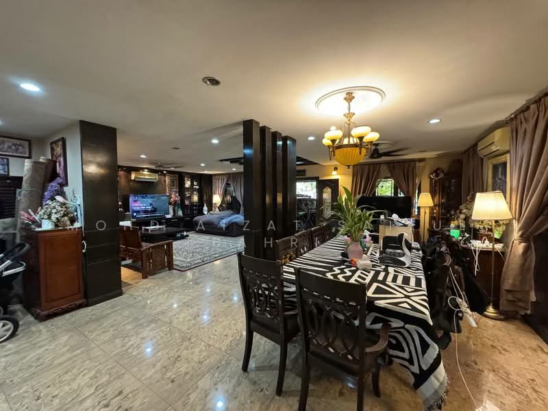2-storey Terraced House for Sale in Usj 11 (Subang Jaya) - Mohd Aizat Saiful Bahri - Living Room - PropertyGuru.com.my