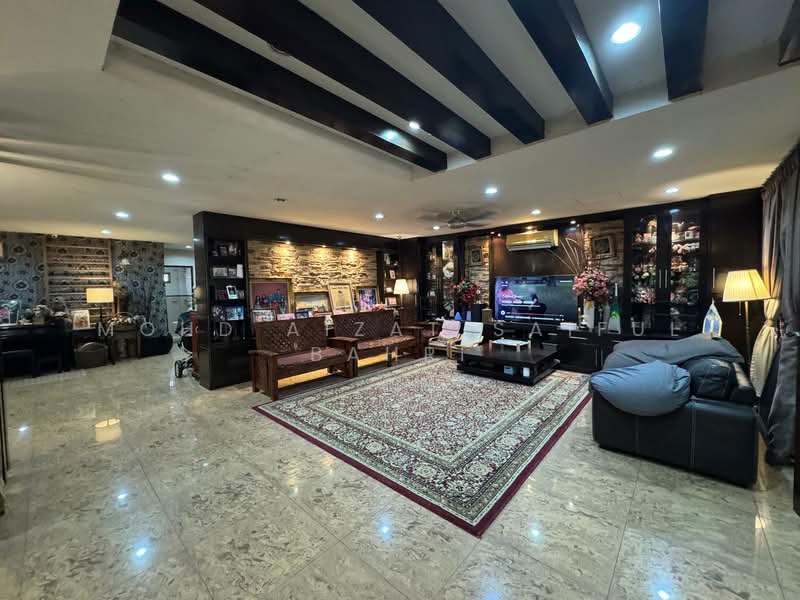 2-storey Terraced House for Sale in Usj 11 (Subang Jaya) - Mohd Aizat Saiful Bahri - Living Room - PropertyGuru.com.my