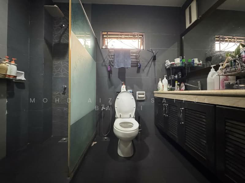 2-storey Terraced House for Sale in Usj 11 (Subang Jaya) - Mohd Aizat Saiful Bahri - Bathroom - PropertyGuru.com.my