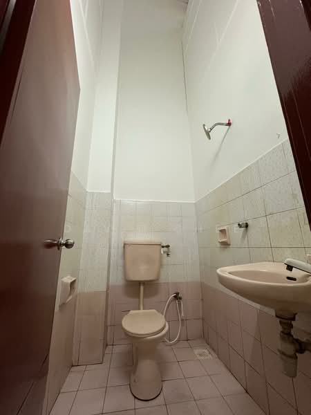 Rumah Teres untuk Dijual di Usj 12 (Subang Jaya) - David Chee - Bathroom - PropertyGuru.com.my