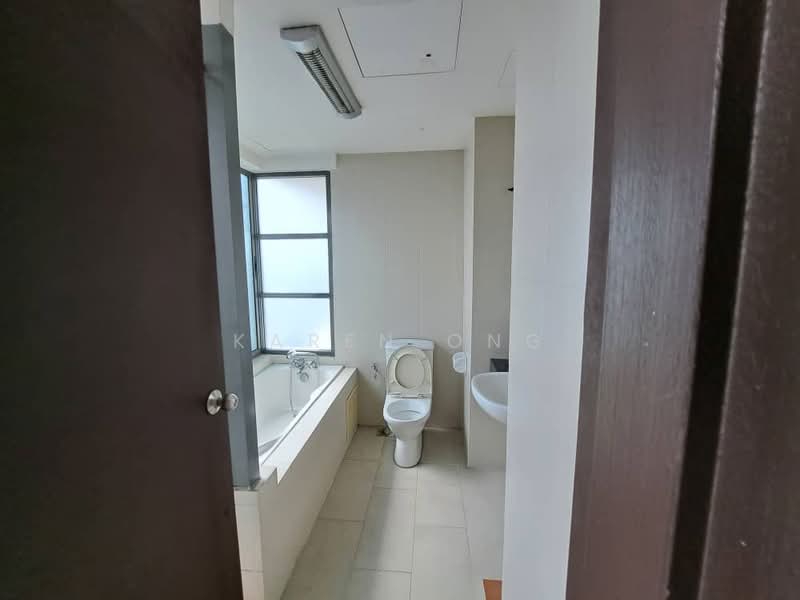 Servis Apartment untuk Disewa di Saujana Residency - Karen Ong - Bathroom - PropertyGuru.com.my