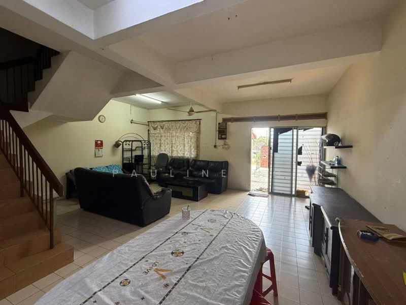 Rumah Teres 2 Tingkat untuk Dijual di Taman Johor Jaya (Johor Bahru) - Pauline Ng - Living Room - PropertyGuru.com.my