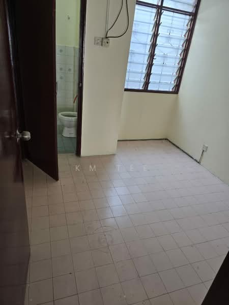 2-storey Terraced House for Rent in Taman Bukit Mayang Emas (Petaling Jaya) - KM Tee - Bathroom - PropertyGuru.com.my