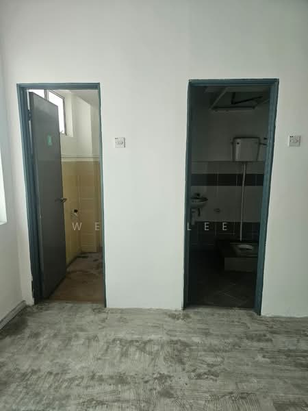 Kedai / Pejabat untuk Disewa di Jalan Ipoh (Kuala Lumpur) - Wendy Lee - Bathroom - PropertyGuru.com.my
