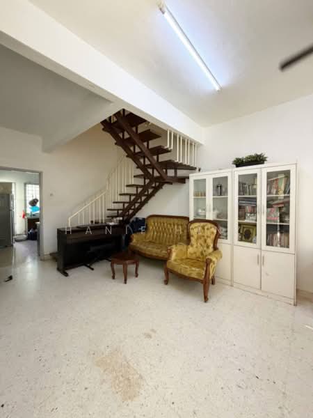 2-storey Terraced House for Sale in Ulu Kelang (Selangor) - Hanif Hanz - Living Room - PropertyGuru.com.my