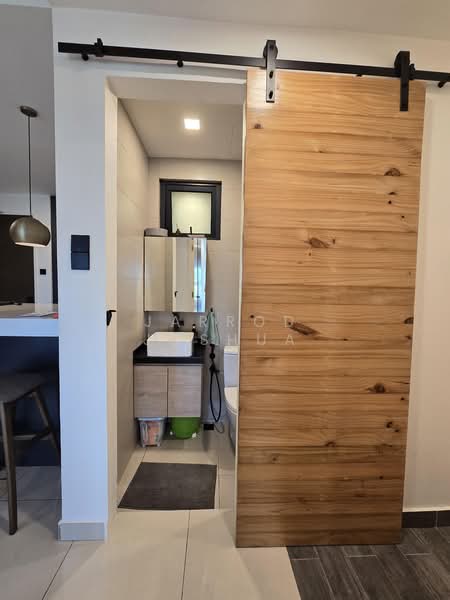 Service Residence for Sale at H2O Residences - Jarrod Joshua - Bathroom - PropertyGuru.com.my
