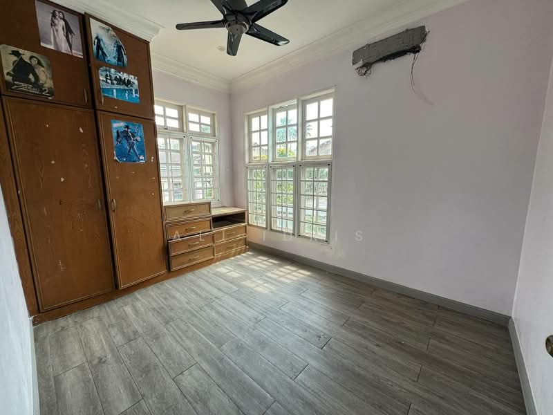 Rumah Banglo untuk Dijual di Seksyen 2 (Shah Alam) - Ali Idris - Bedroom - PropertyGuru.com.my