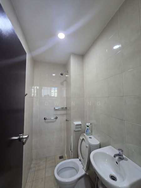 Kondominium untuk Dijual di All Seasons Park - Edwin Ng - Bathroom - PropertyGuru.com.my