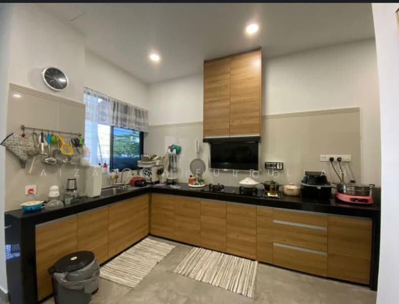 Semi-Detached House for Sale in Setia Utama (Setia Alam) - Aizat Saifulrullah - Kitchen - PropertyGuru.com.my