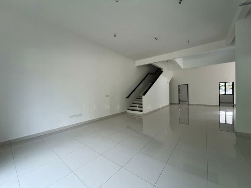 Semi-Detached House for Sale in Bandar Kinrara Seksyen 8 (Bandar Kinrara) - Kent Lai - Living Room - PropertyGuru.com.my