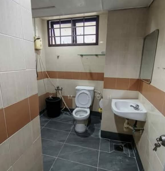 Kondominium untuk Disewa di Kondominium Tanjung Puteri - Kim Loh - Bathroom - PropertyGuru.com.my