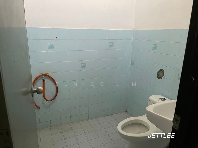 Rumah Teres 2 Tingkat untuk Dijual di Kampung Batu Belah (Klang) - Eunice Lim - Bathroom - PropertyGuru.com.my