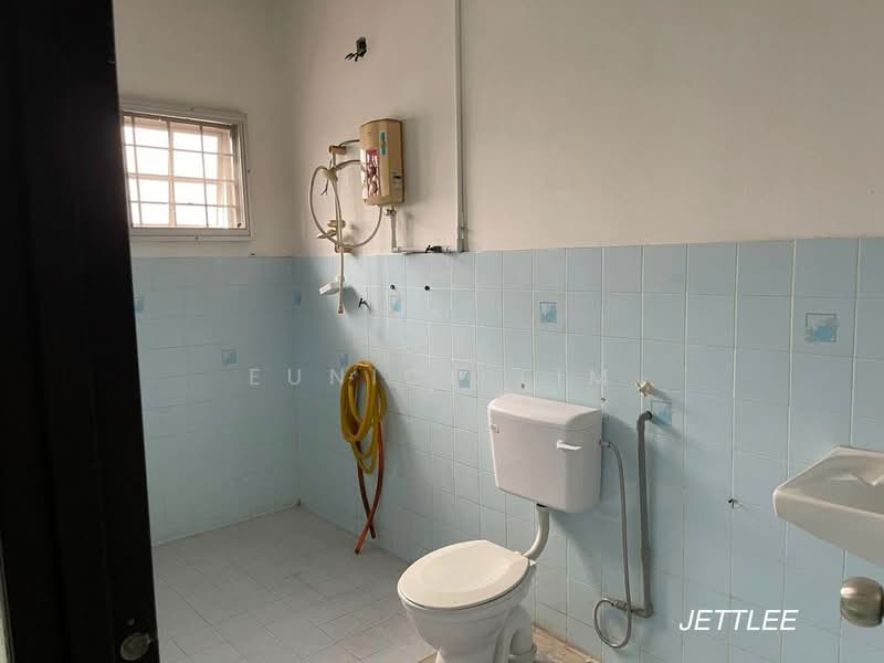 Rumah Teres 2 Tingkat untuk Dijual di Kampung Batu Belah (Klang) - Eunice Lim - Bathroom - PropertyGuru.com.my