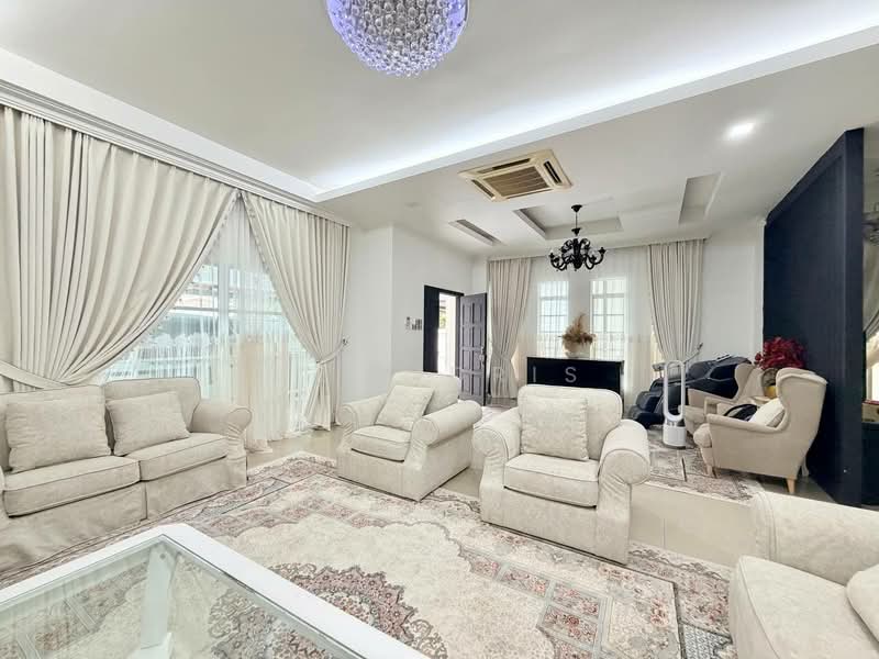 Bungalow for Sale in Bandar Putra Permai (Seri Kembangan) - Ali Idris - Living Room - PropertyGuru.com.my