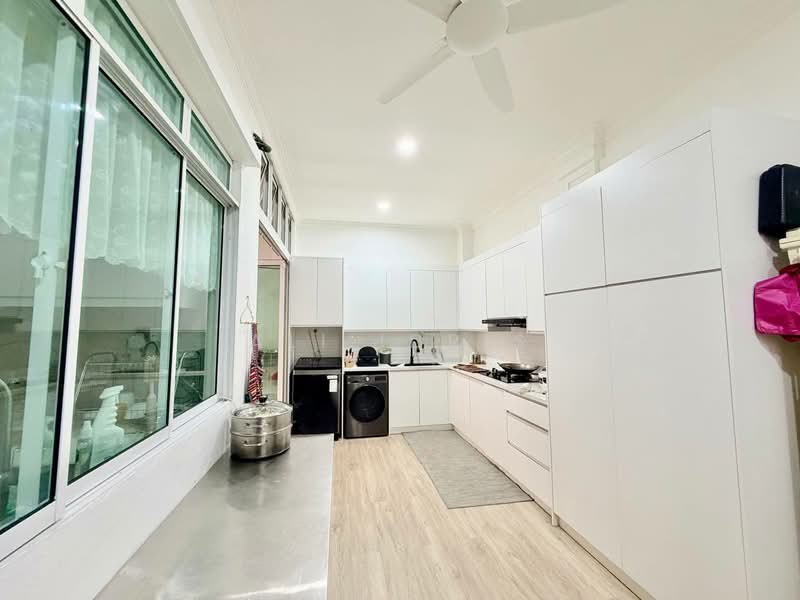 Bungalow for Sale in Bandar Putra Permai (Seri Kembangan) - Ali Idris - Kitchen - PropertyGuru.com.my