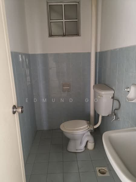 Service Residence for Sale at Serdang Skyvillas (Serdang Perdana) - Edmund Goh - Bathroom - PropertyGuru.com.my
