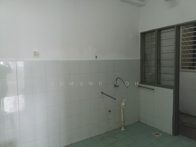 Service Residence for Sale at Serdang Skyvillas (Serdang Perdana) - Edmund Goh - Kitchen - PropertyGuru.com.my